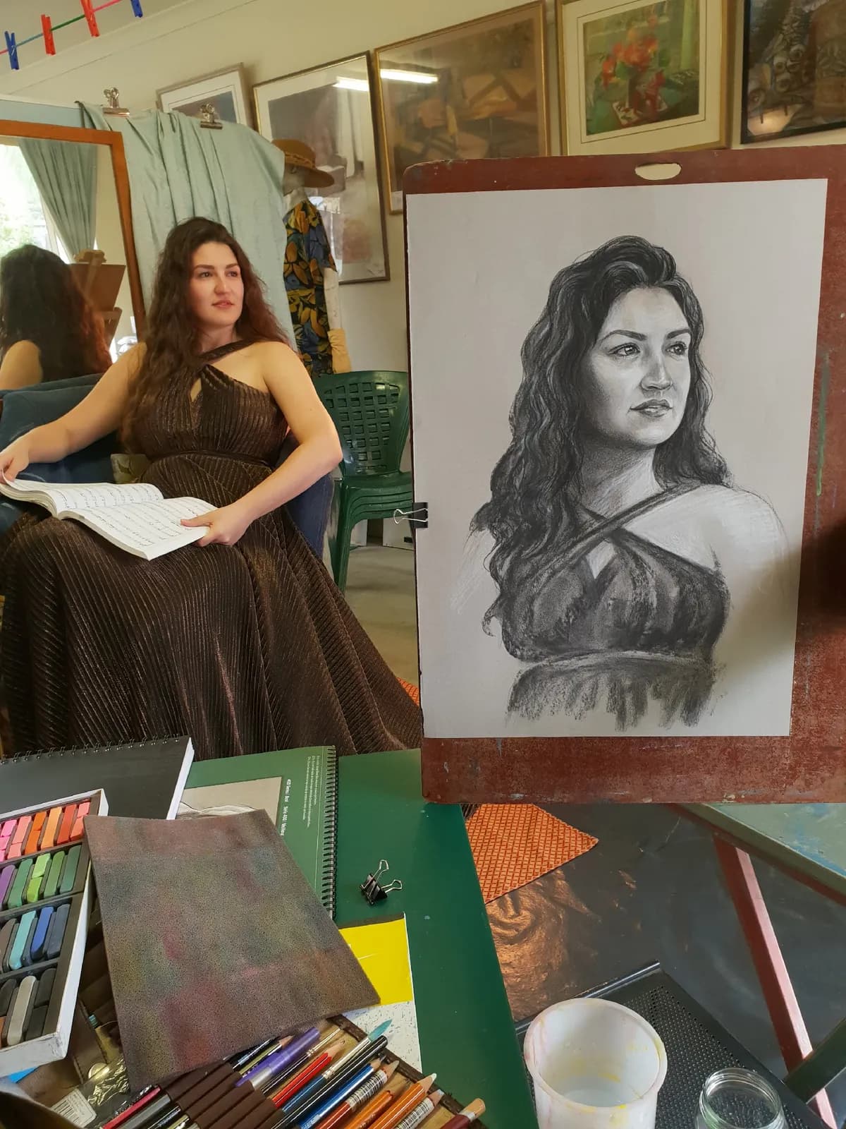 Anqi drawing a live portrait at an easel